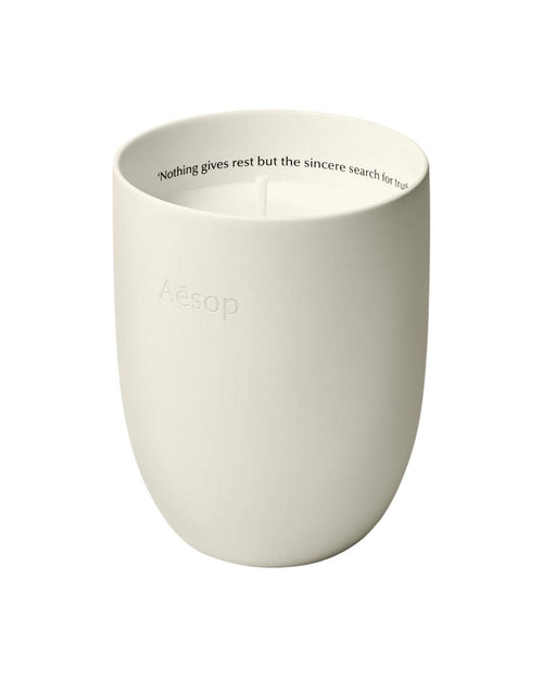 AESOP Callippus aromatique candle. A warm, smoky fragrance designed to enrich interiors with depth and atmosphere.