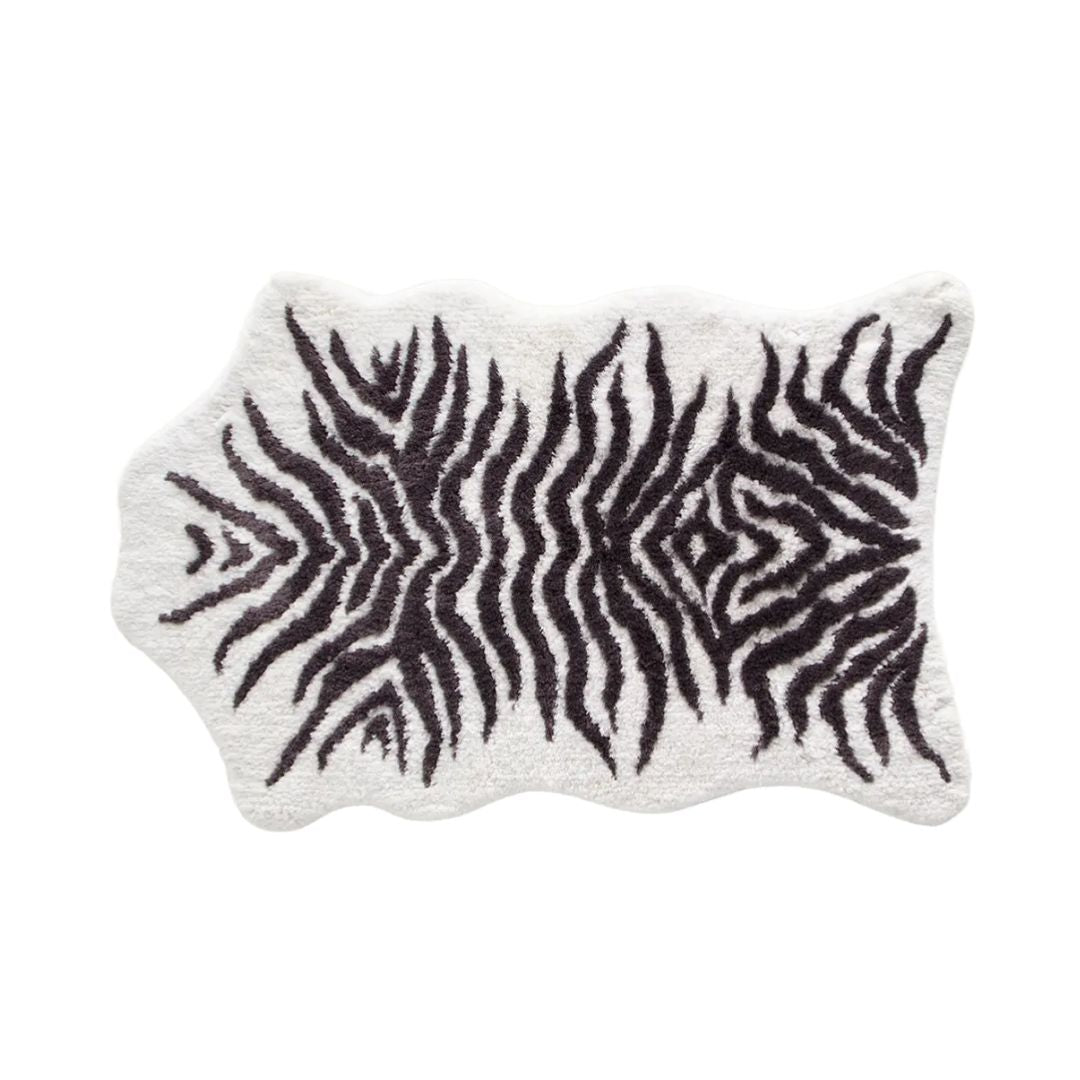 GRACCIOZA Mountain Zebra Bath Rug in White & Black